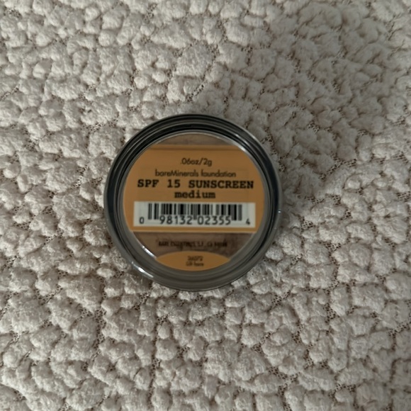 Bare Minerals i.d. Foundation- medium - Picture 2 of 3